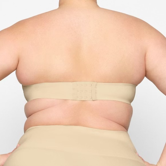 🧈 NWT SKIMS Unlined Strapless Bra with Straps Smoothing Intimates Sand 36DD - Picture 3 of 7